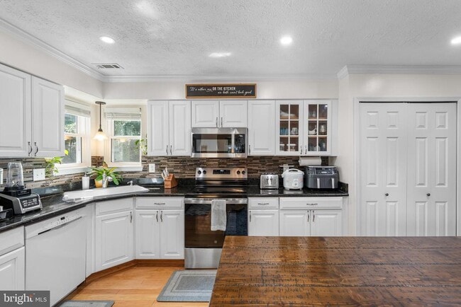 Building Photo - 4254 Mockingbird Cir