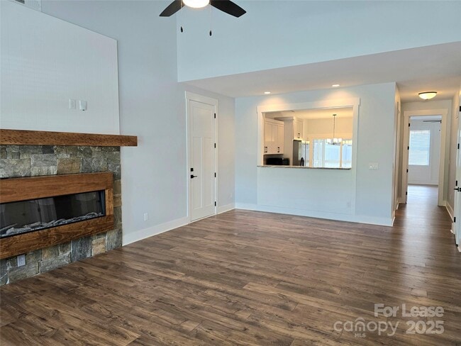 Building Photo - 5 Heartleaf Cir