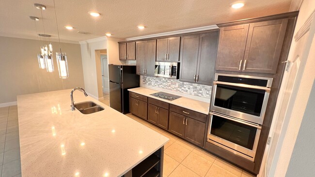 Building Photo - Immaculate 4 BR / 3 BA - With an OFFICE!