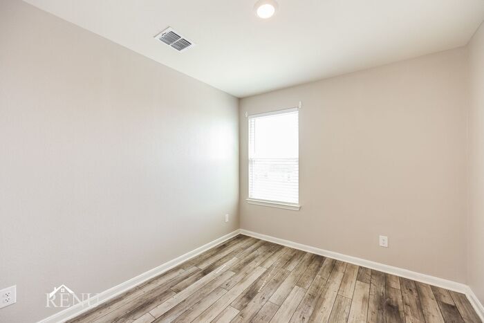 Building Photo - 2818 Praline Ferry