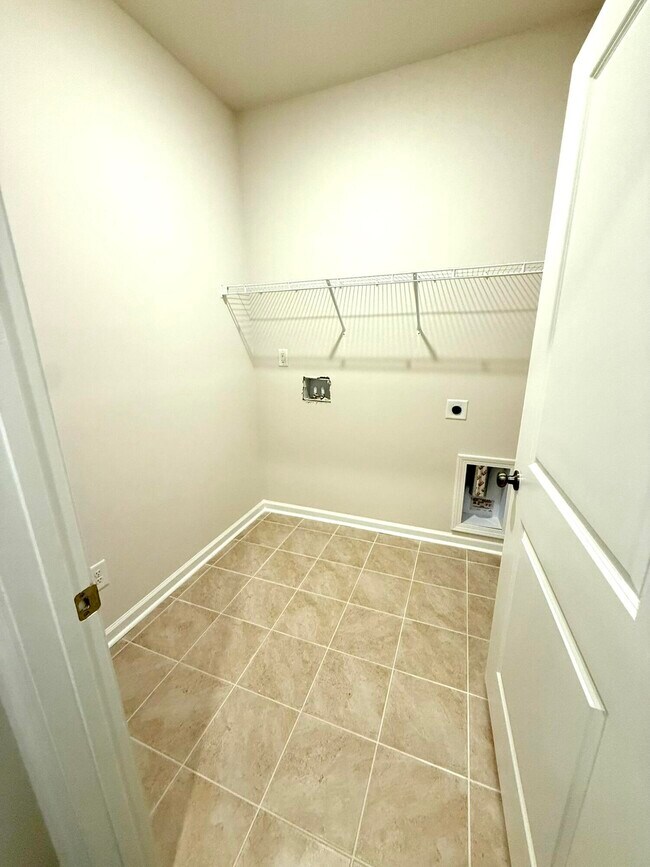 Building Photo - 9093 Malahide Ln