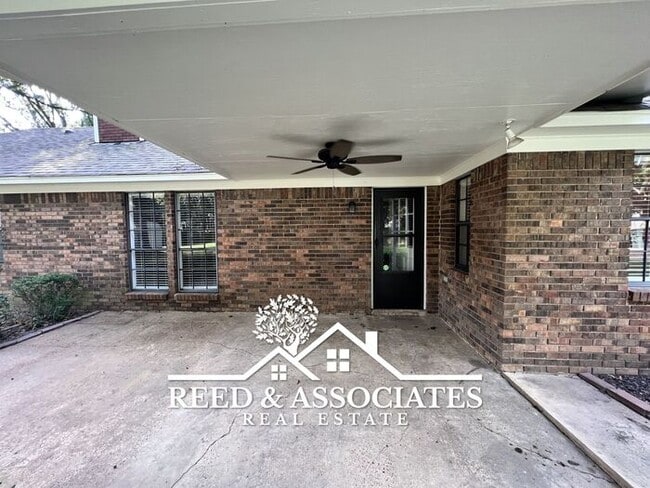Building Photo - Renovated Collierville Home!