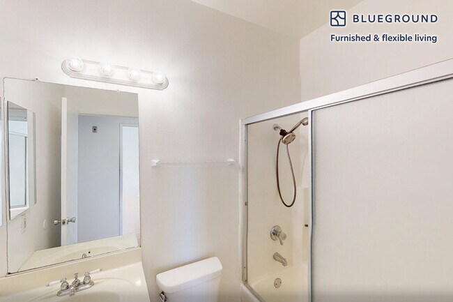 Building Photo - 1920 Overland Ave