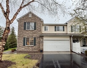 Building Photo - Great 3BR/2BA End Unit Elk River Townhome Available June!