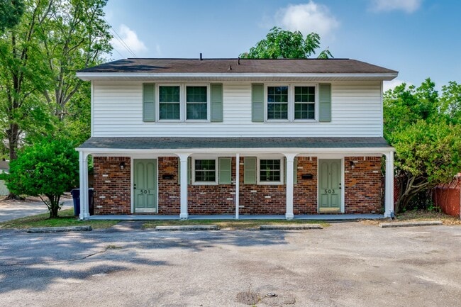 Primary Photo - PRE-LEASING FOR THE 26-27 SCHOOL YEAR! DUP...