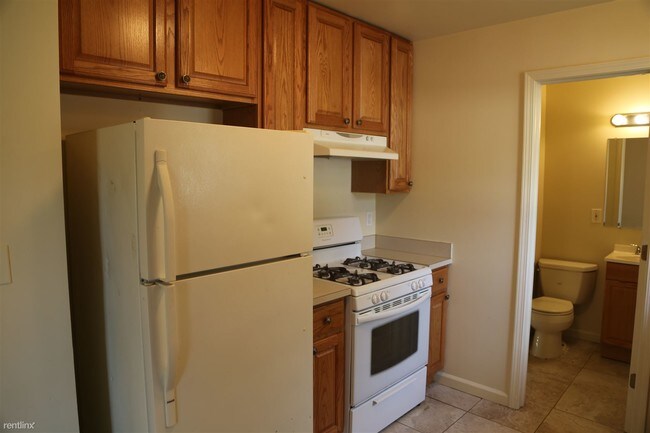 Building Photo - 1 br, 1 bath 4plex - 32453 Lenawee St