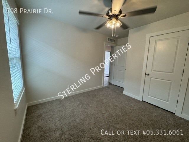 Building Photo - 708 Prairie Dr