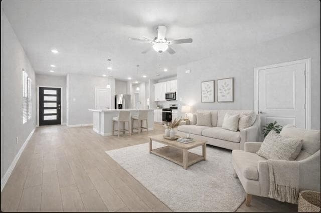 Building Photo - 707 Leavenworth Dr