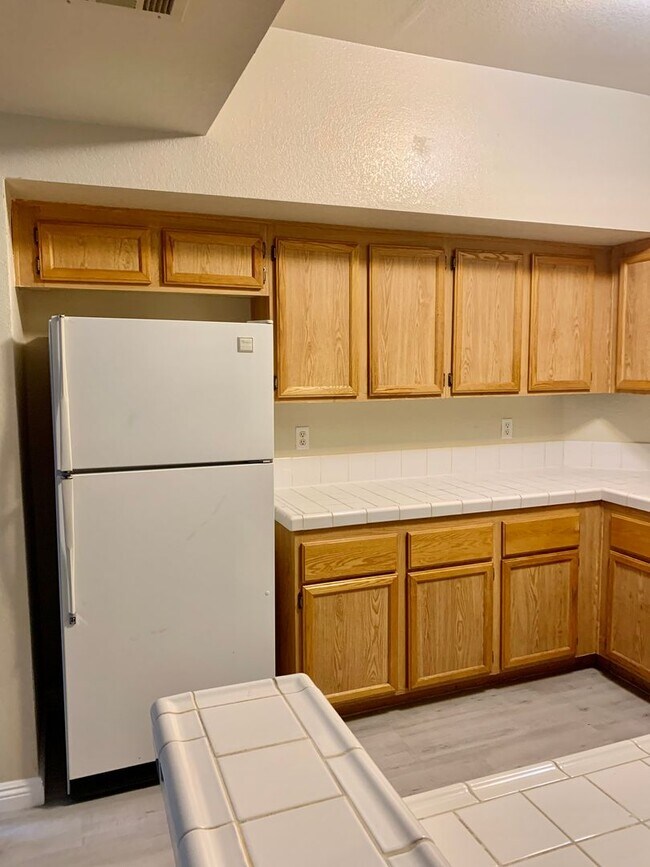 Building Photo - Must See Condo!