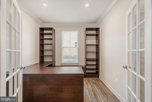 Building Photo - 6425 Greenleigh Ave