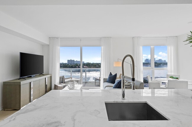 Building Photo - 401 N Birch Rd