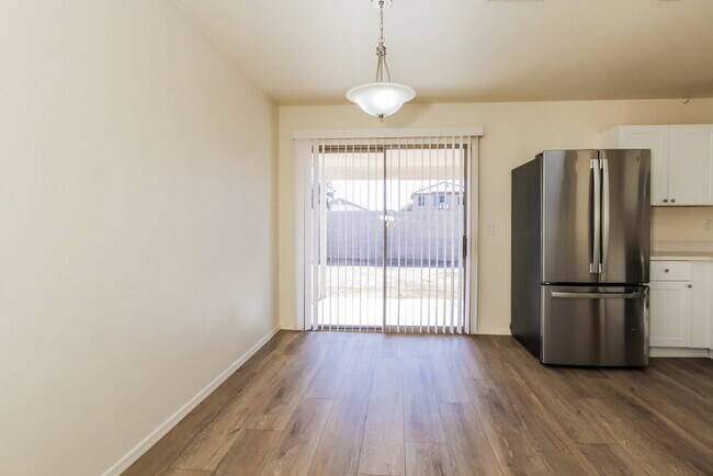 Building Photo - 11841 W Wethersfield Rd