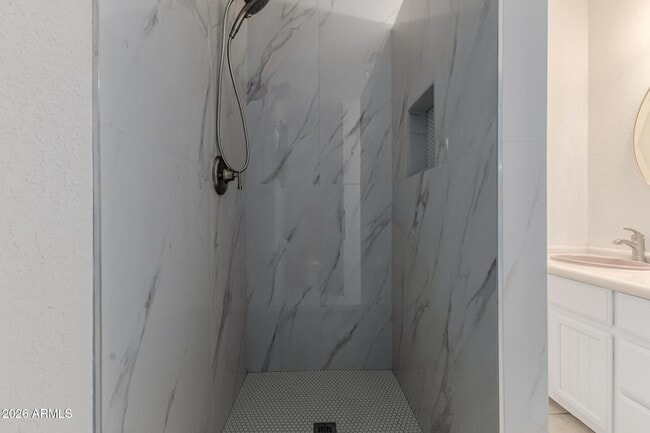 Building Photo - 6140 E Peak View Rd