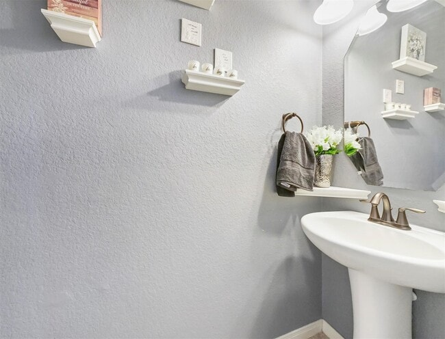 Building Photo - 20015 Flax Flower Dr