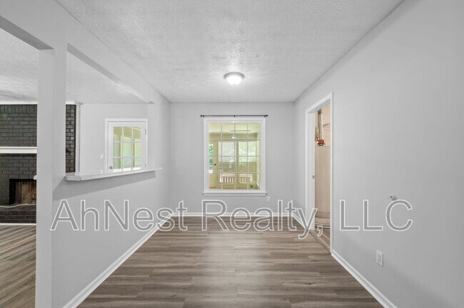 Building Photo - 50 Woodland Trce