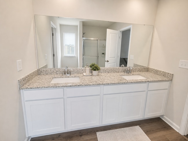 Building Photo - Wonderful Five Bedroom Home Located in a Cozy Neighborhood!
