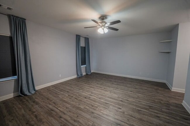 Building Photo - 425 Wicklow Dr