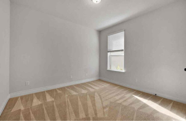 Building Photo - 27242 Volcano Dr