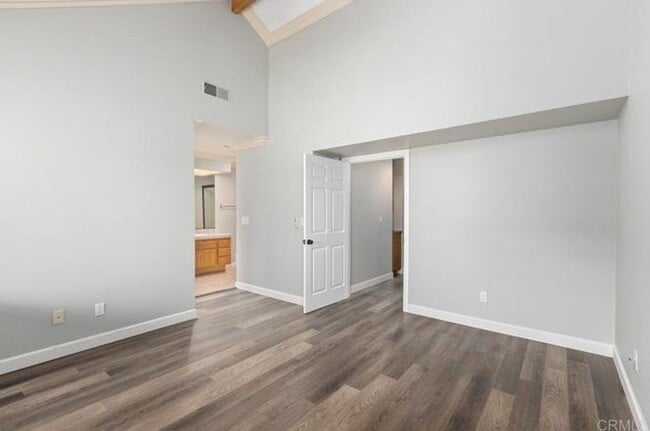 Building Photo - Fully Remodeled Gem in Bonita Villas