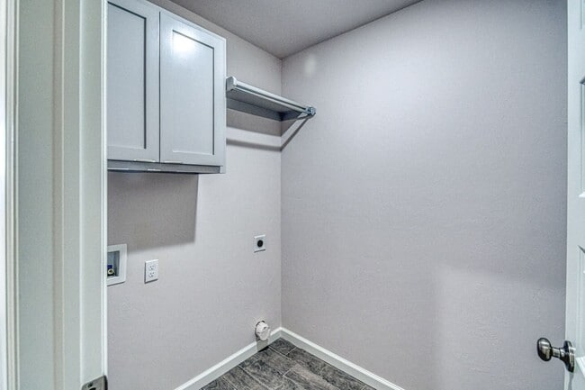 Building Photo - Brand New Construction! Lawn care included!