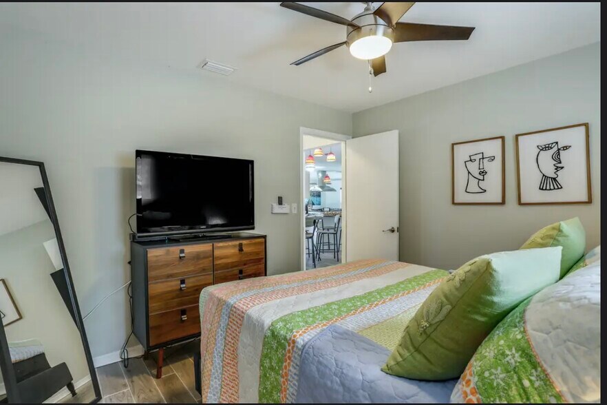 Building Photo - 1518 SE 32nd St