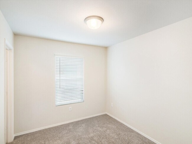 Building Photo - 405 Glendale Dr