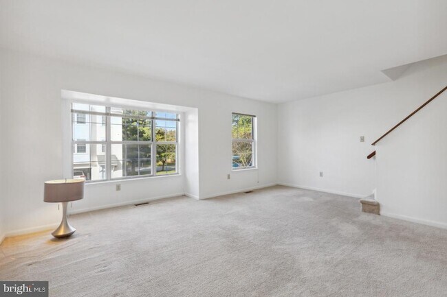 Building Photo - 18221 Fox Chase Cir