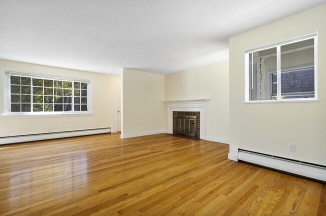 Building Photo - 27 Hermon St
