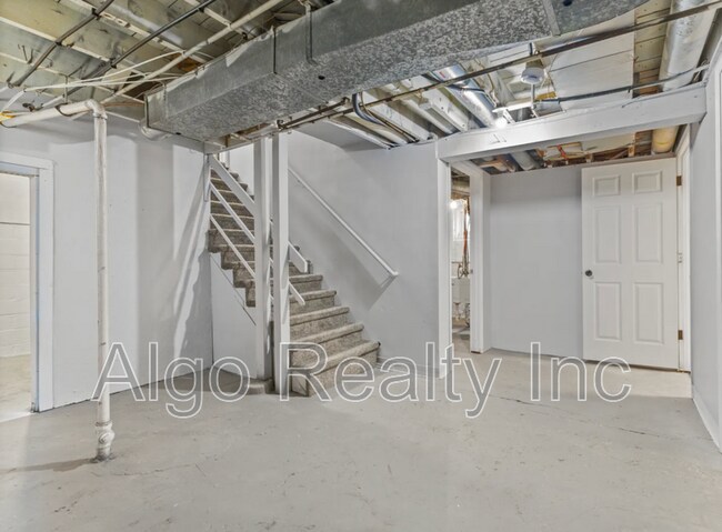 Building Photo - 2915 N Logan Ave