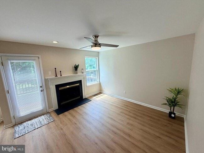 Building Photo - 1422 Oxford Cir