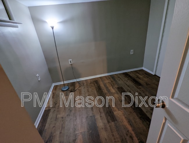 Building Photo - 944 Fern Trail