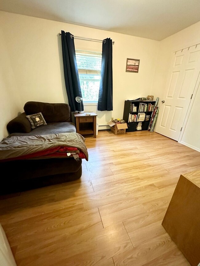 Building Photo - 3bd, 2 bath Home for Rent w/ Large 2 Car G...