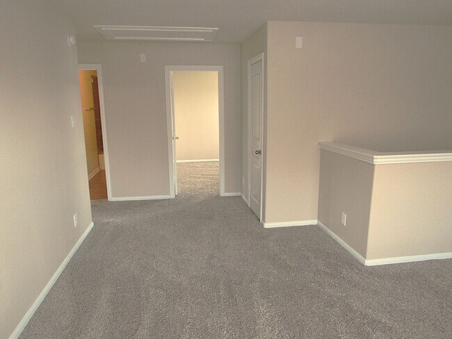 Building Photo - Spacious, modern and close to everything