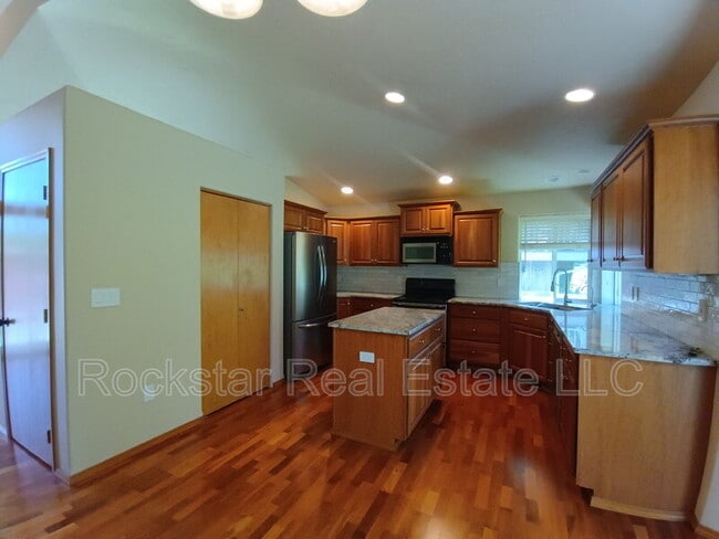 Building Photo - 6720 S Moran View St