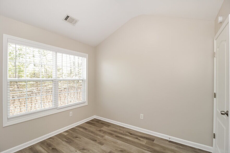 Building Photo - 2213 Hoskin Ct NW