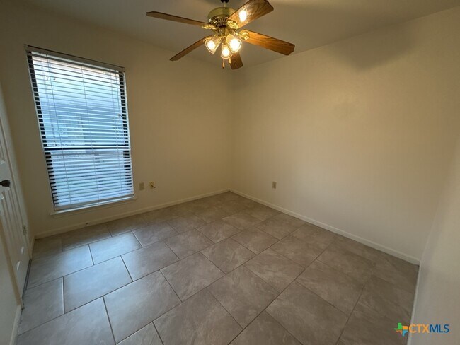 Building Photo - 3820 Water Oak Dr