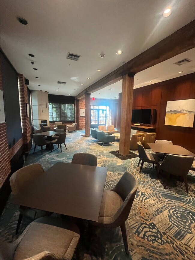 Building Photo - 500 W Harbor Dr