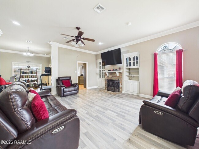 Building Photo - 430 Planters Row