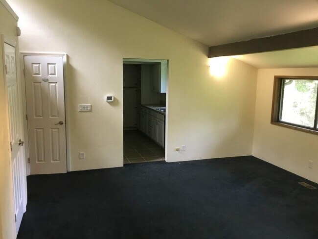Building Photo - 3 Bedroom Home in SE Eugene