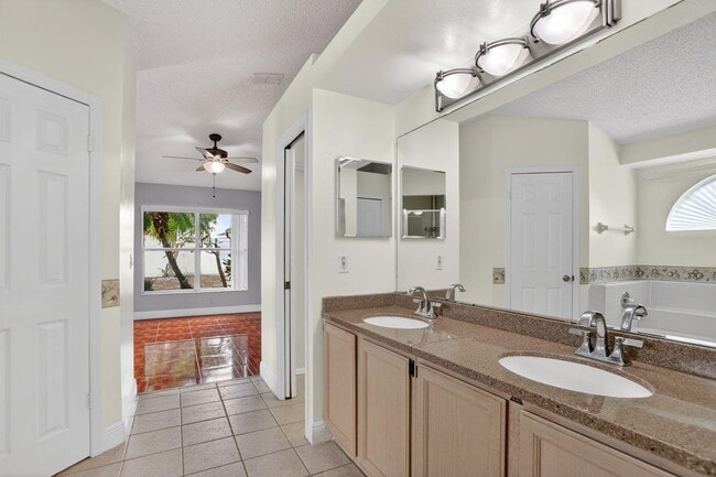 Building Photo - 14912 White Magnolia Ct