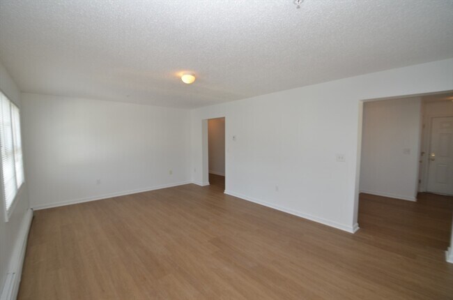 Building Photo - 99 W Wyoming Ave