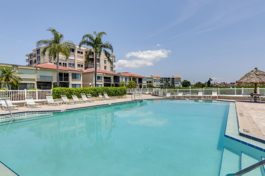 Building Photo - 6218 Palma Del Mar Blvd S