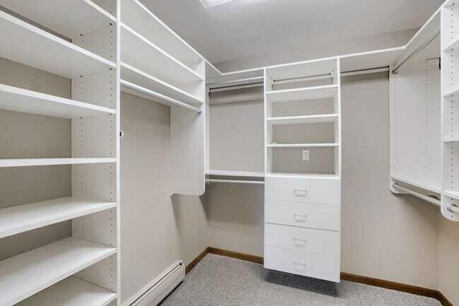 Building Photo - 21648 Mountsfield Dr