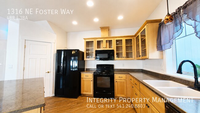 Building Photo - 1316 NE Foster Way