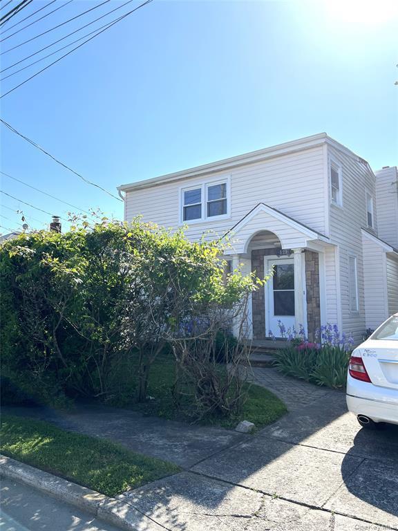 Building Photo - 129 Flamingo St