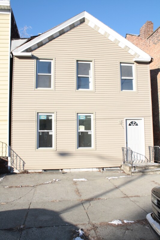 Building Photo - 447 3rd St