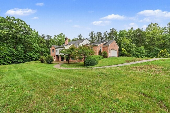 Building Photo - Ultimate Aviation Estate: Luxury 1-Level Living on 5+ Acres Near Downtown Fredericksburg