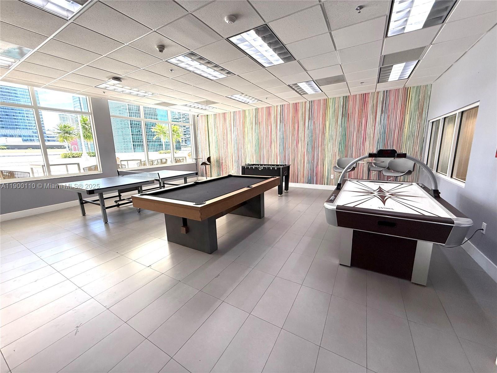 Building Photo - 1200 Brickell Bay Dr