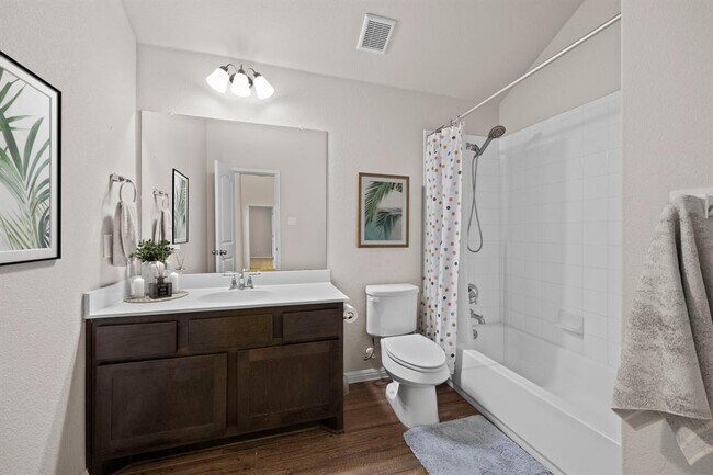 Building Photo - 131 Mount Ellen St