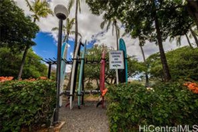 Building Photo - Makaha Valley Towers Furnished 1 Bedroom